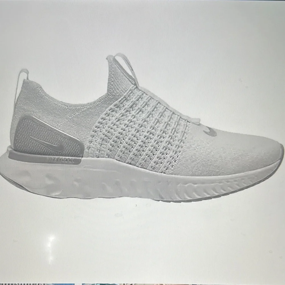Women’s Nike react phantom run flyknit running shoes size 9.5